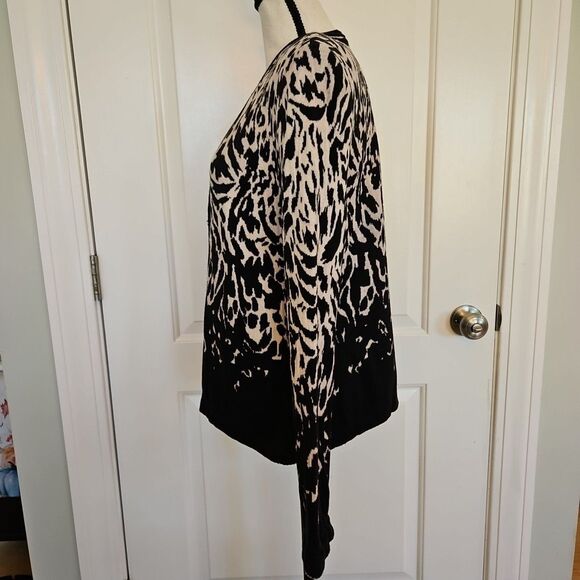St. John Collection Cardigan Vneck Buttons Black & White Animal Print No Label - Picture 3 of 9